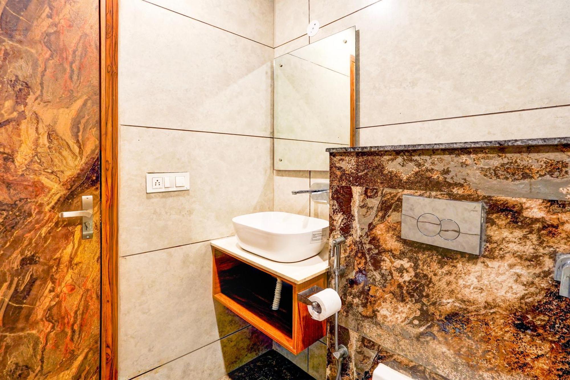 The Frist Collection Hotel New Delhi Exterior photo