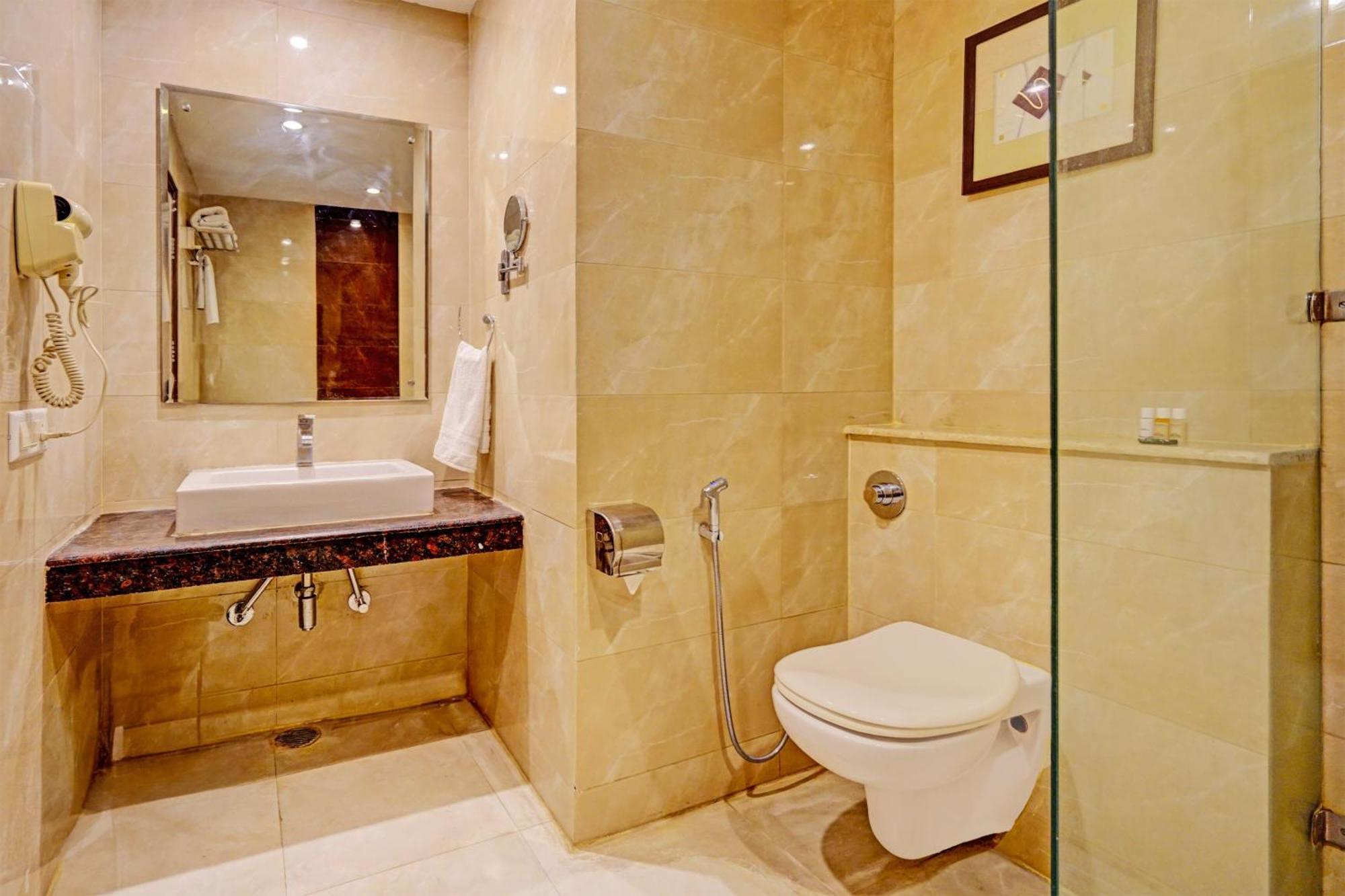 The Frist Collection Hotel New Delhi Exterior photo